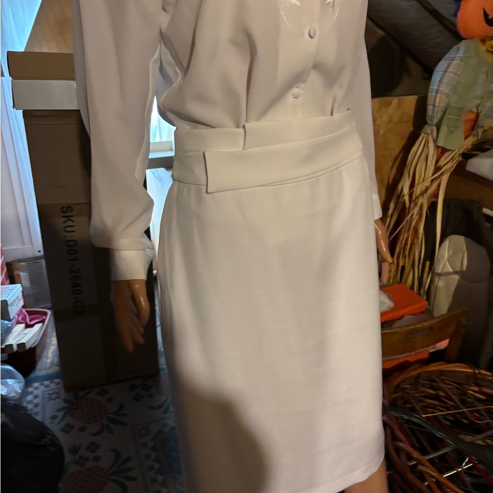 Ladies Eva Mendes Elegant White Skirt Size PM